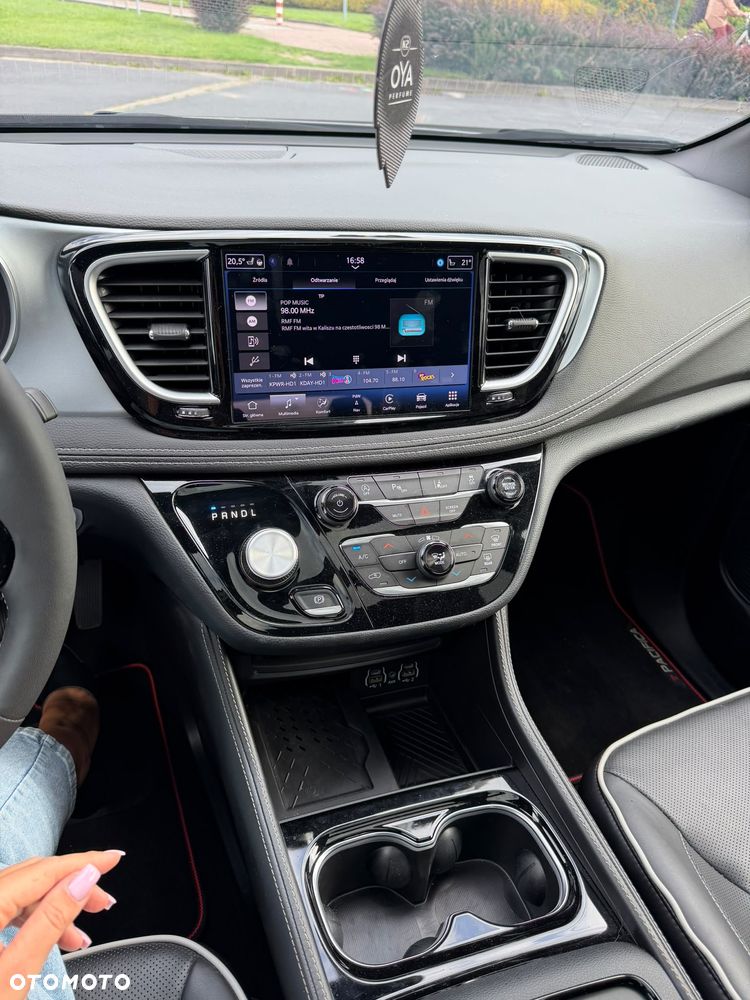 Chrysler Pacifica - 8