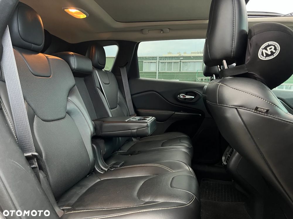 Jeep Cherokee - 25