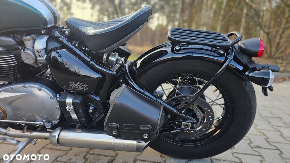 Triumph Bonneville Bobber - 11