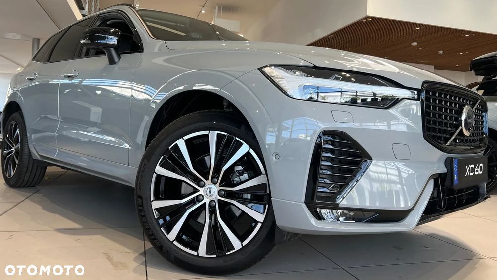 Volvo XC 60 B5 B AWD Plus Black Edition - 11