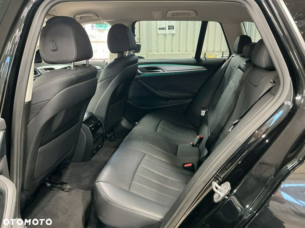 BMW Seria 5 530e xDrive Luxury Line - 9