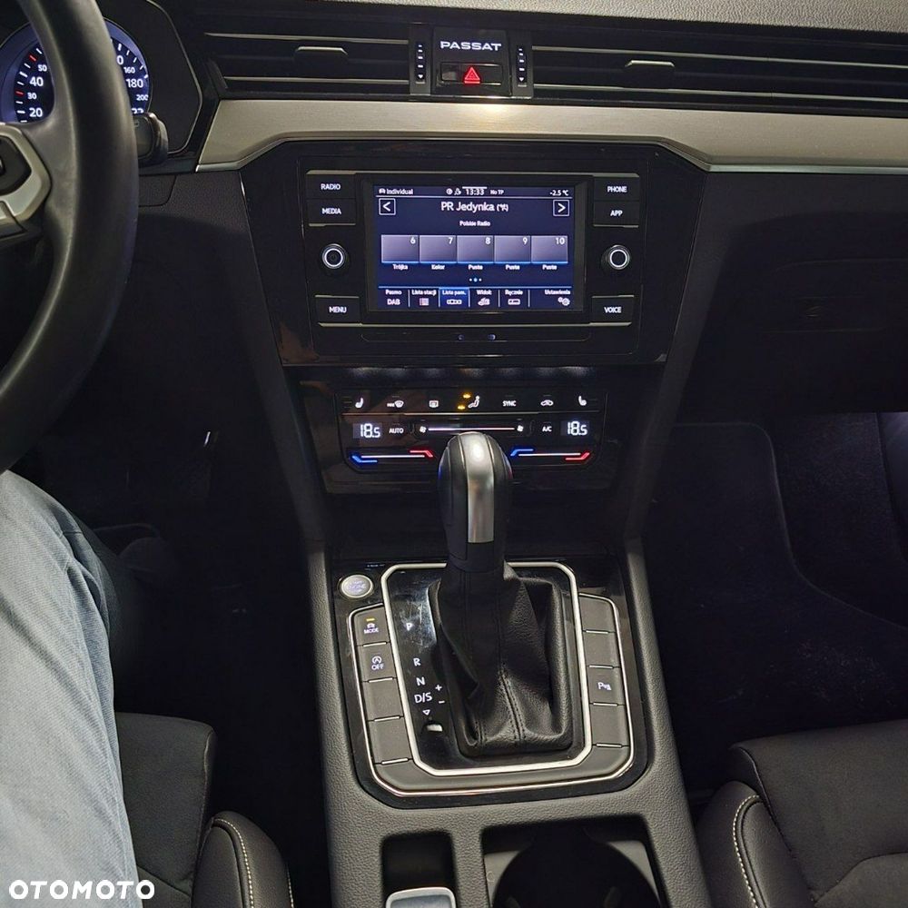 Volkswagen Passat - 15