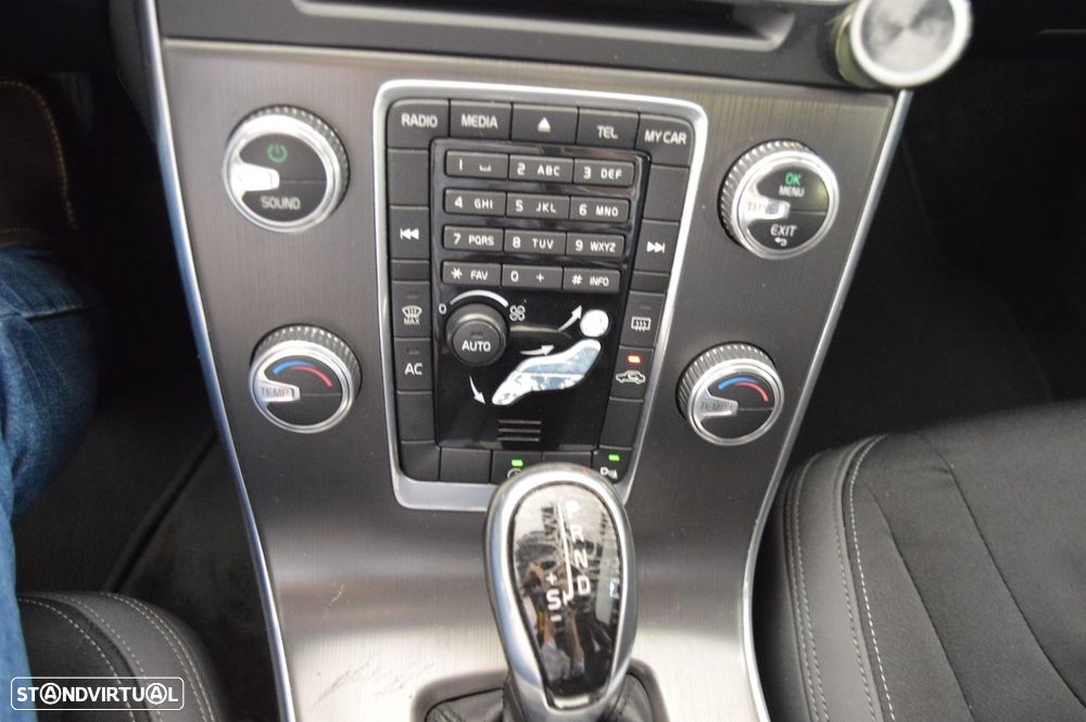 Volvo V60 1.6 D2 Drive Momentum Powershift Start/Stop - 21
