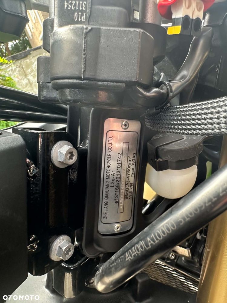 QJMOTOR SRK 125R - 7