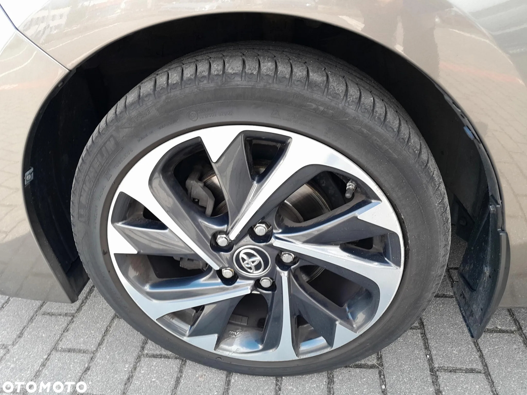 Toyota Corolla 1.6 Premium - 18