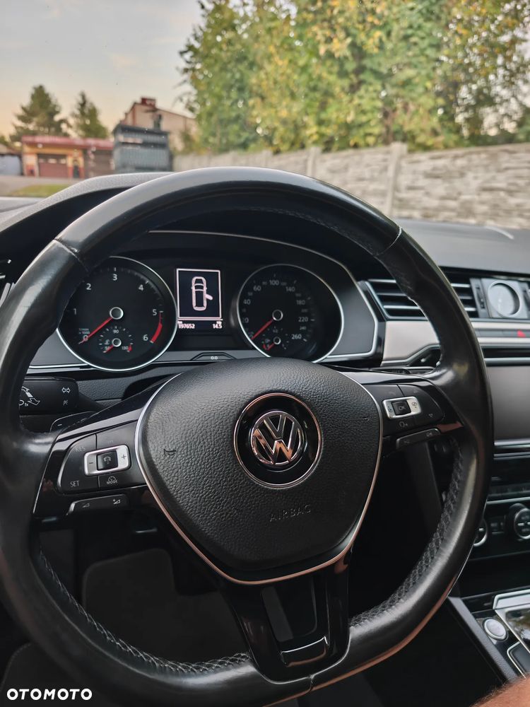 Volkswagen Passat - 19