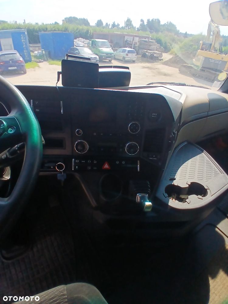 Mercedes-Benz Actros - 12