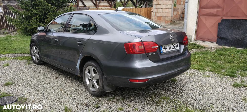 Volkswagen Jetta - 4