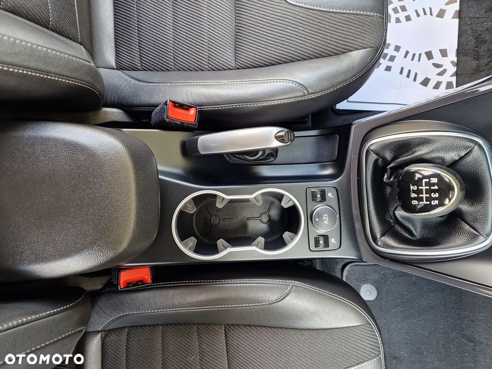 Ford Kuga 2.0 TDCi 2x4 Titanium - 30
