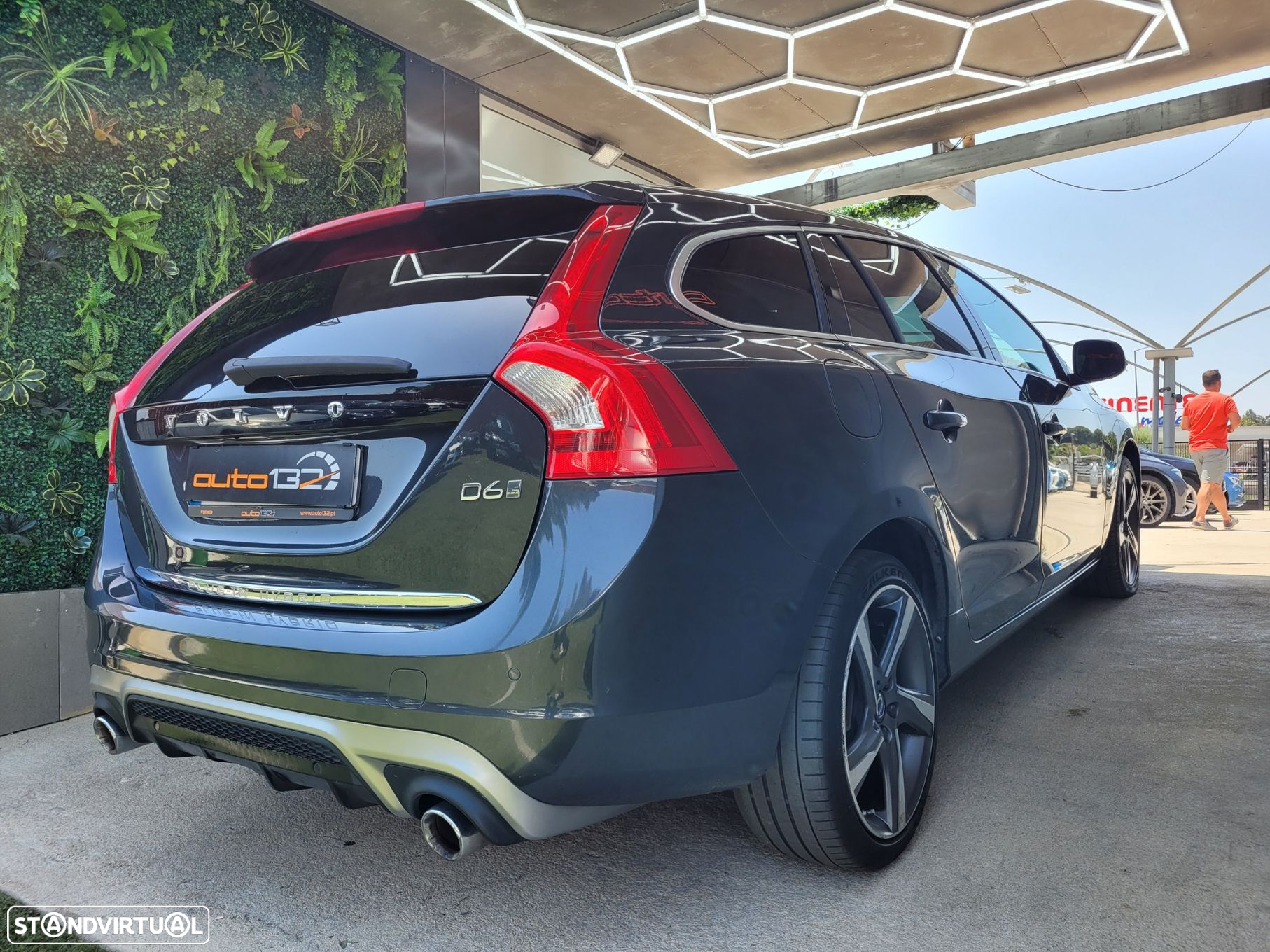 Volvo V60 2.4 D6 R-Design AWD Phev - 6
