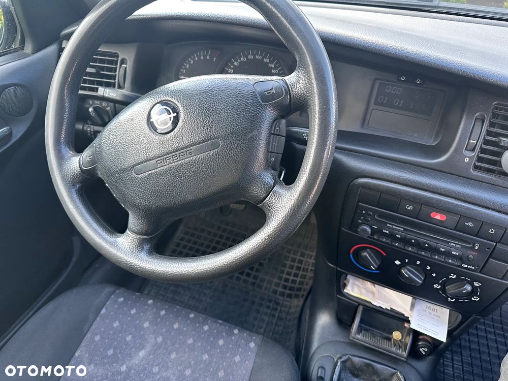 Opel Vectra 1.8 CDX - 9