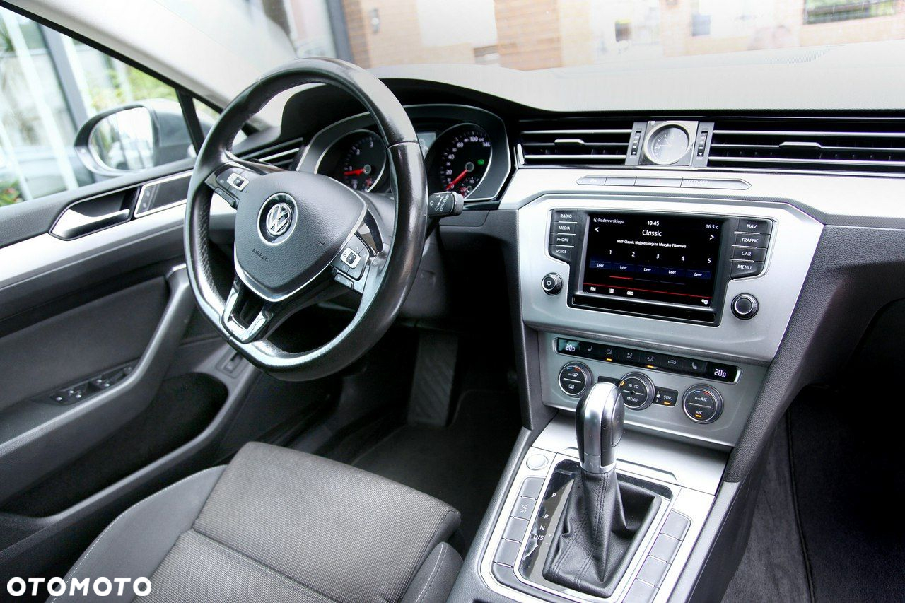 Volkswagen Passat - 11