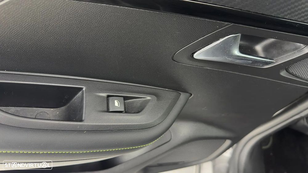 Peugeot 2008 1.2 PureTech GT Pack EAT8 - 41