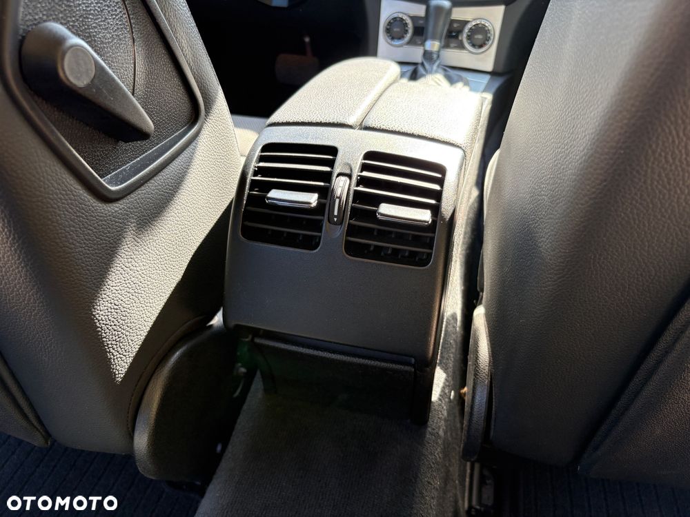 Mercedes-Benz Klasa C 180 Kompressor Automatik BlueEFFICIENCY Avantgarde - 23