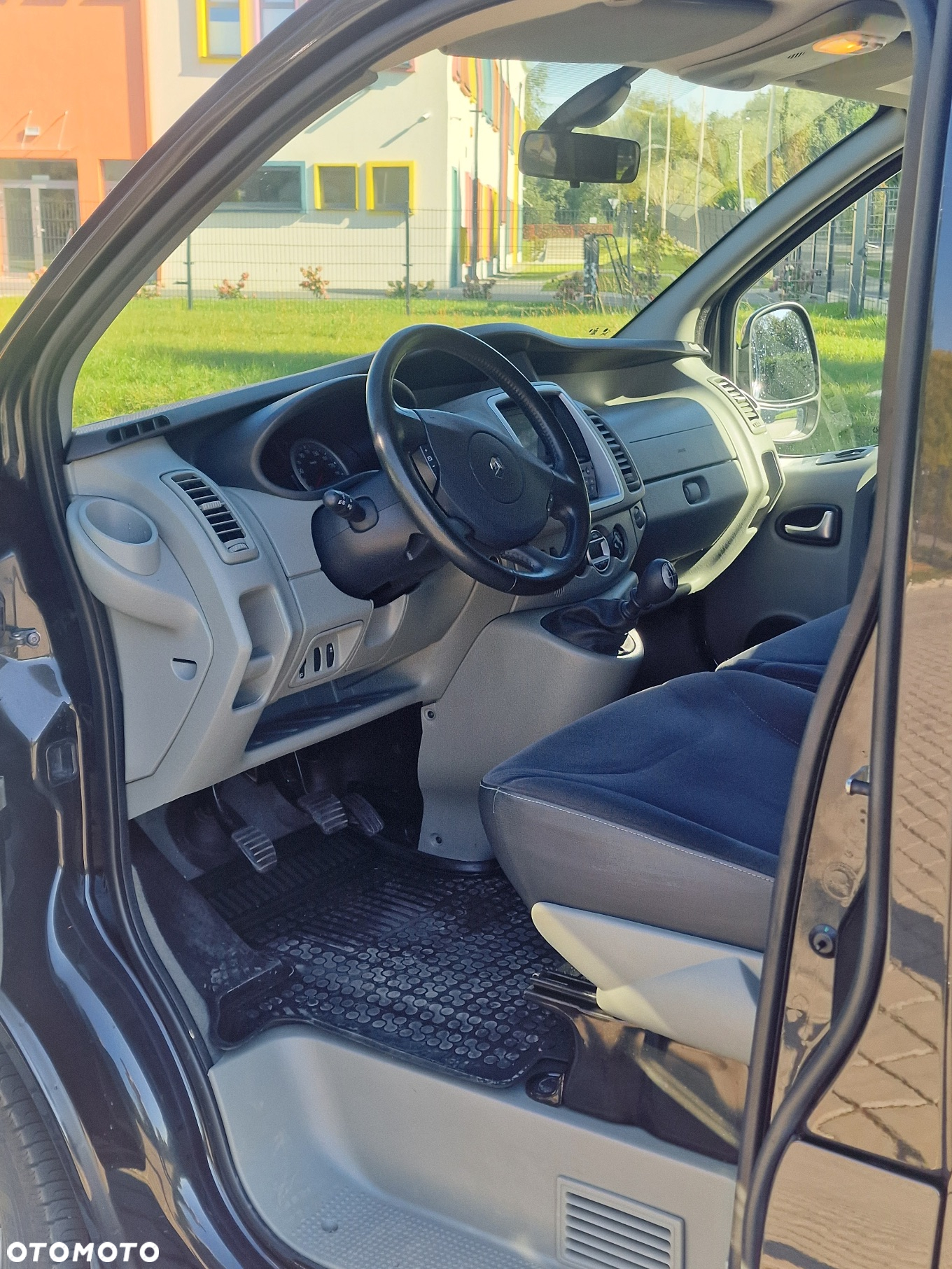 Renault Trafic 2.0 dCi 115 FAP Grand Passenger Black Edition - 11