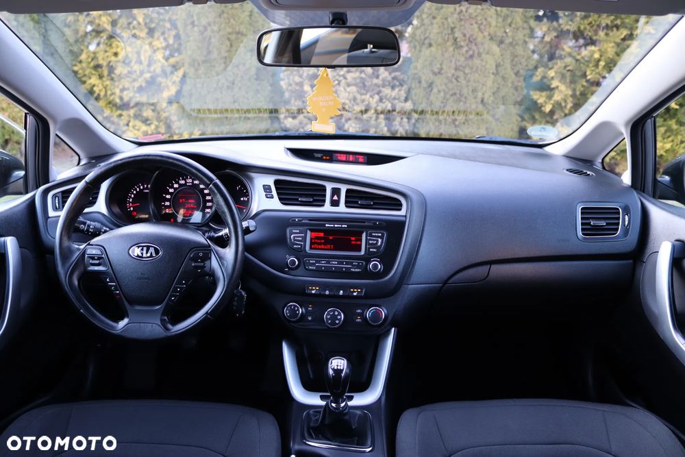 Kia Ceed 1.6 GDI Dream Team Edition - 23