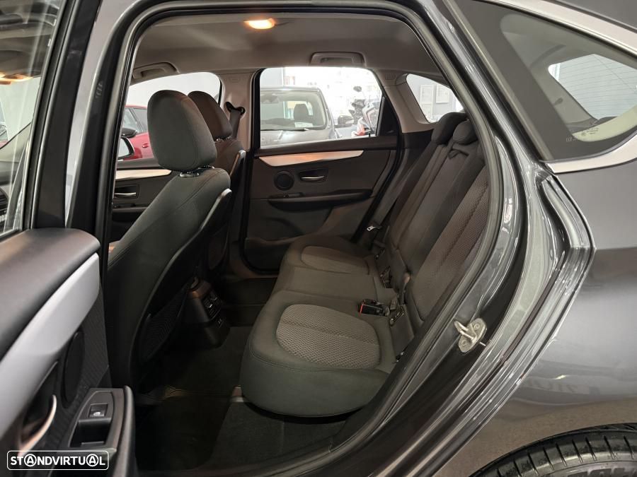 BMW 216 Active Tourer d Line Luxury Auto — fotografia 8