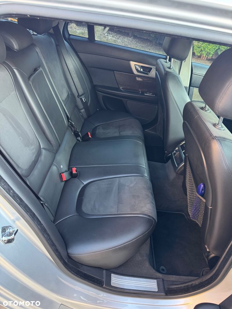 Jaguar XF 2.2 D Premium Luxury - 19