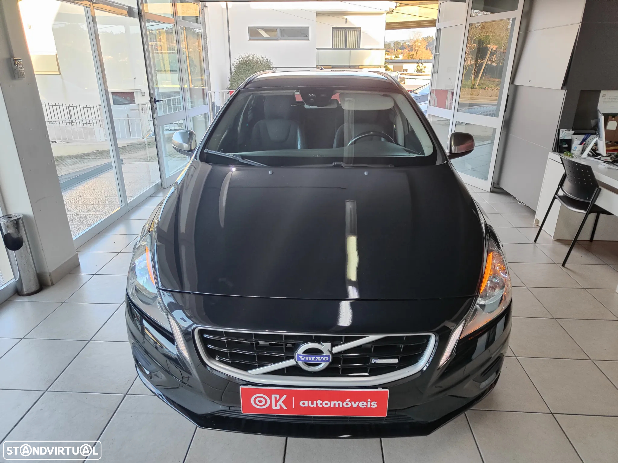 Volvo V60 2.0 D3 R-Design Start/Stop - 5