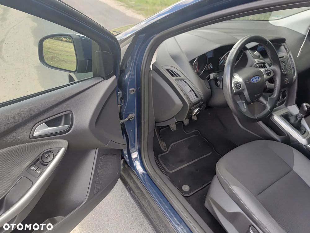 Ford Focus SW - 16