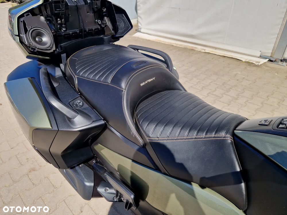 Can-Am Spyder - 30
