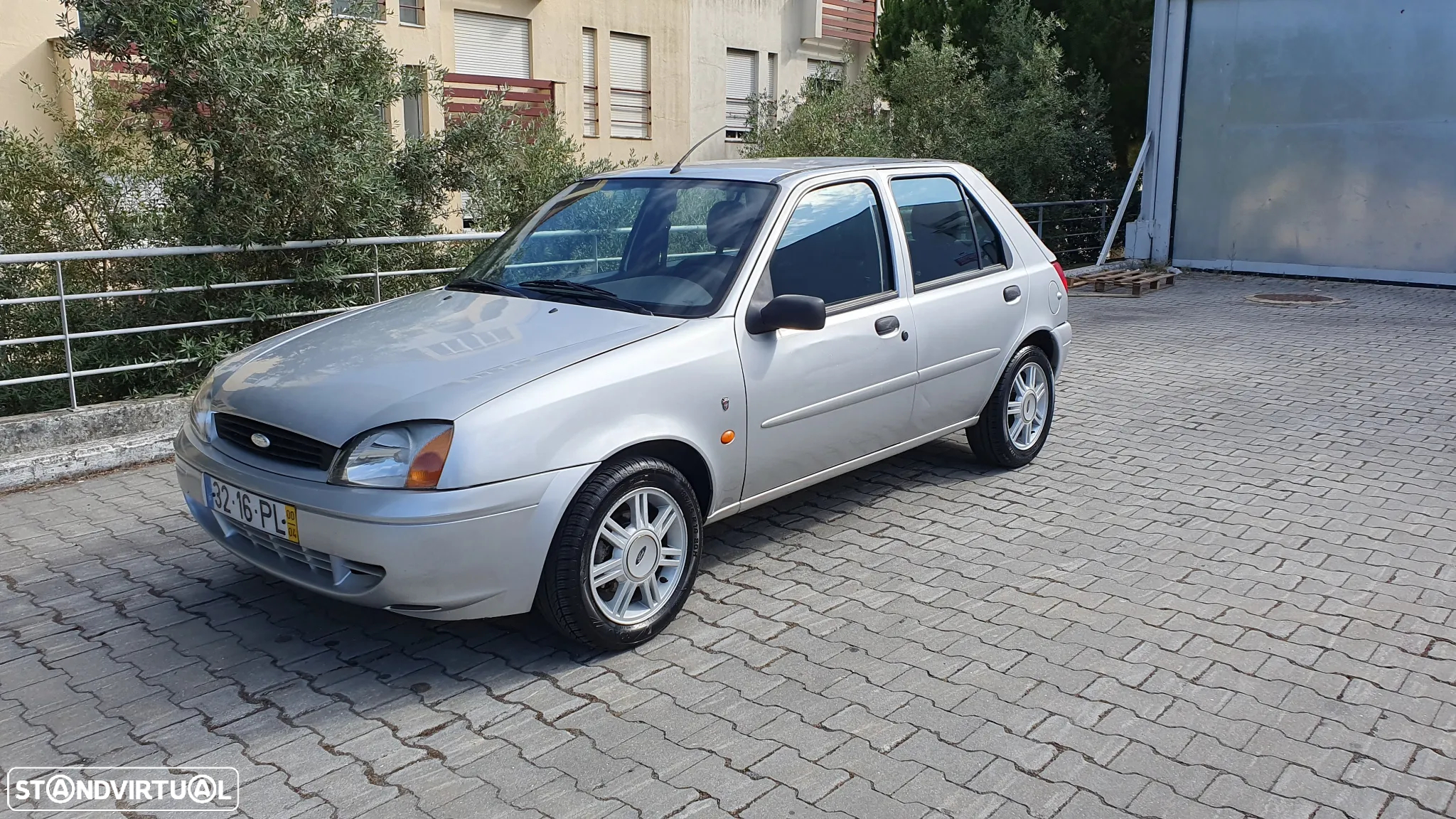 Ford Fiesta 1.25 Ghia - 10