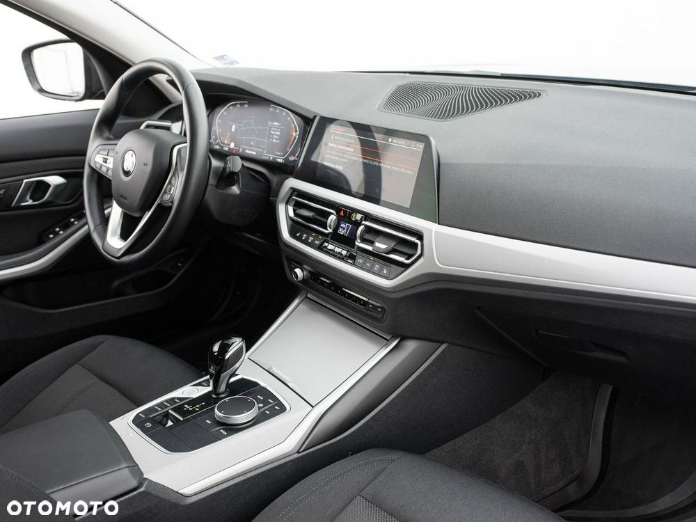 BMW Seria 3 318i - 32
