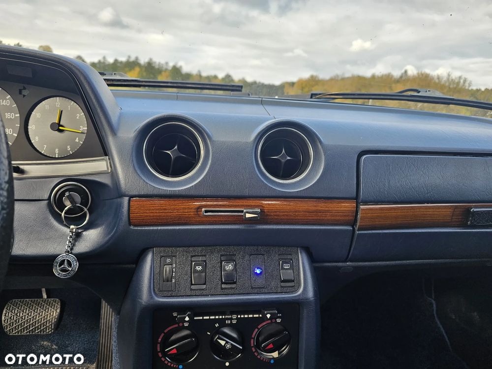 Mercedes-Benz W123 - 24