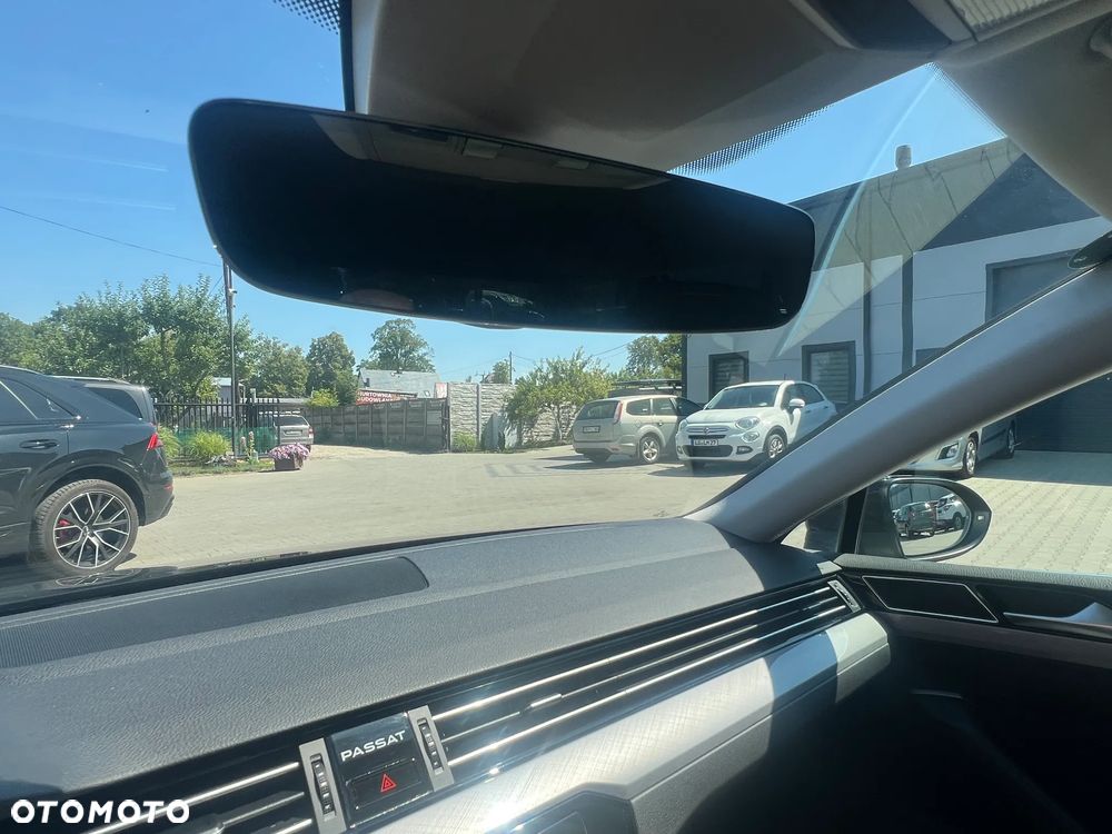 Volkswagen Passat 2.0 TDI SCR Business - 25