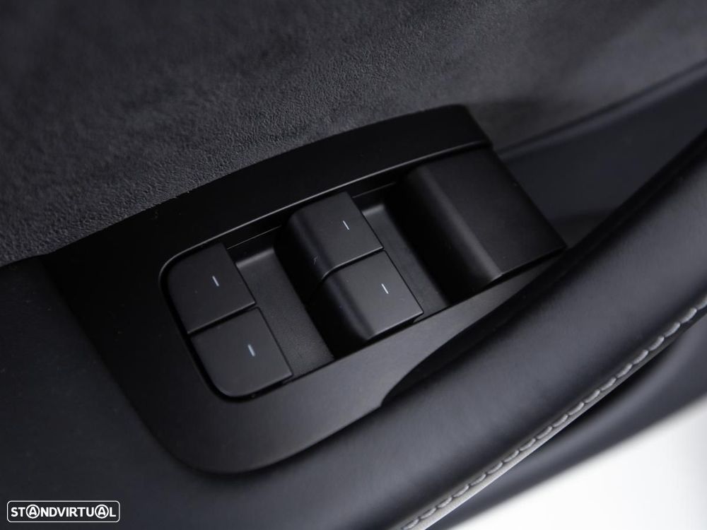 Tesla Model Y Performance Dual Motor AWD - 18