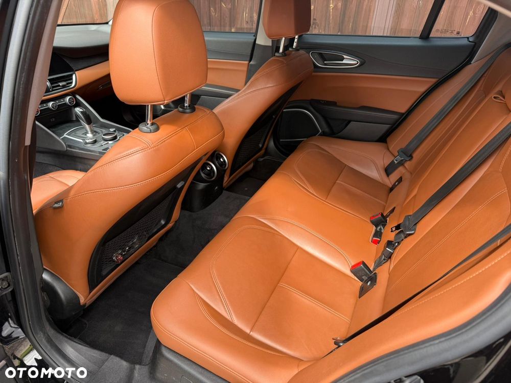 Alfa Romeo Giulia 2.0 Turbo Veloce - 11