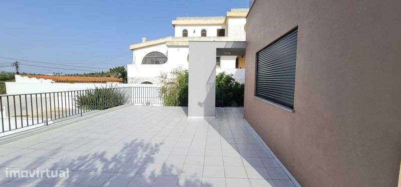 VIVENDA T4 INDEPEDENTE COM PISCINA A VENDA EM ALVOR - Grande imagem: 5/12