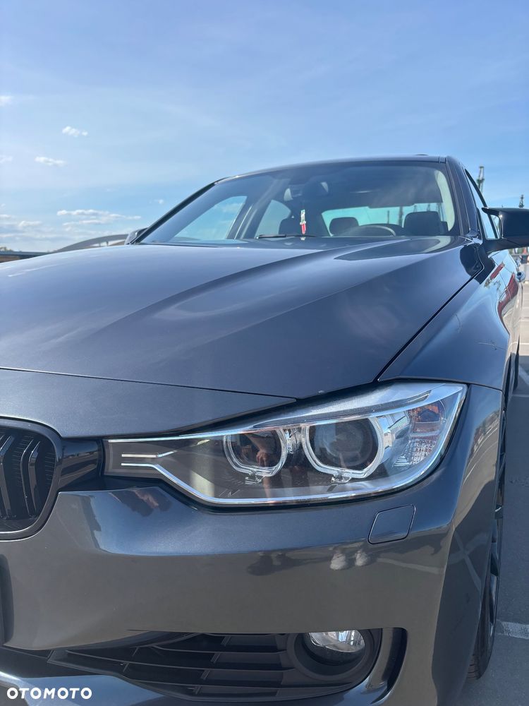BMW Seria 3 328i Luxury Line - 12