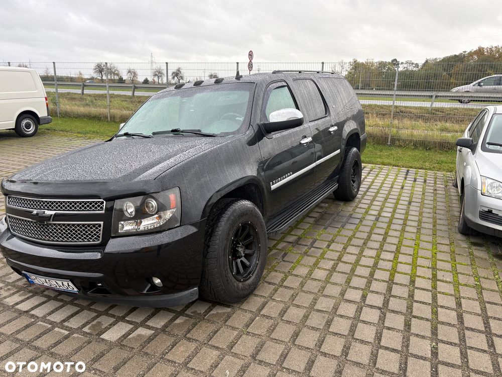 Chevrolet Suburban - 24
