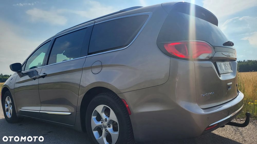 Chrysler Pacifica - 11