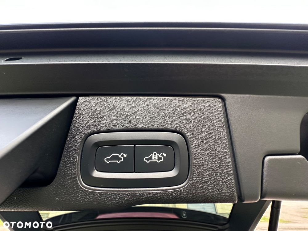 Volvo XC 60 B4 B Plus Dark - 26