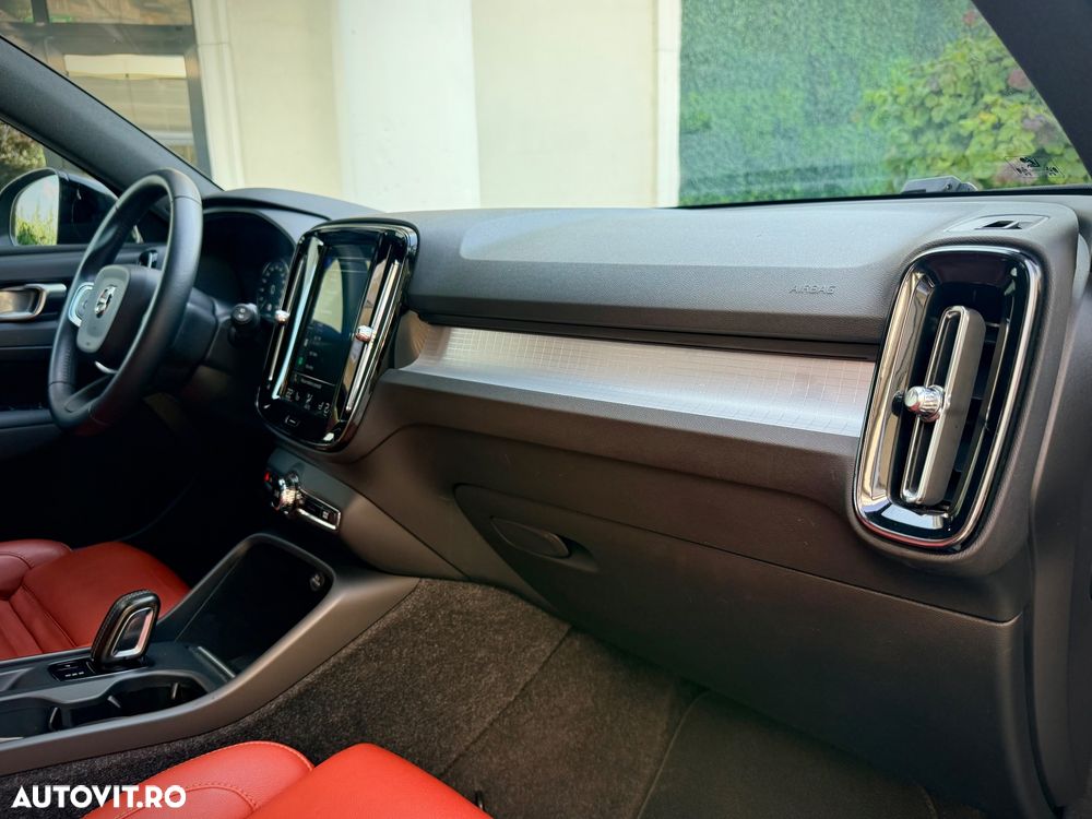 Volvo XC 40 T5 AWD Geartronic Momentum Pro - 11