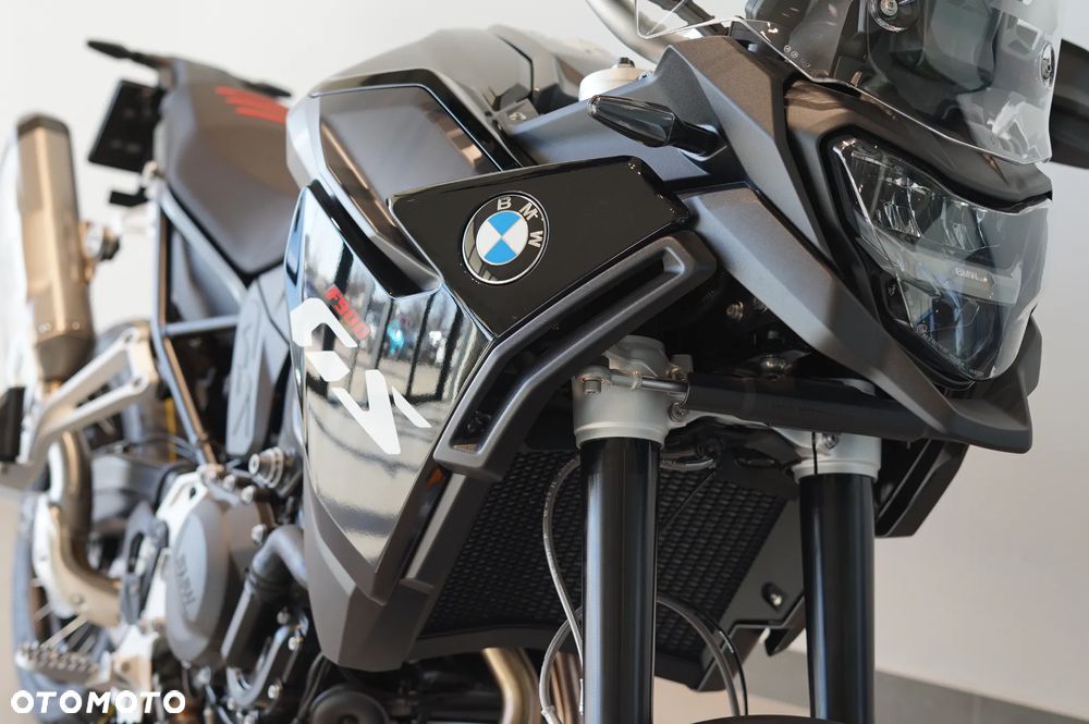 BMW F - 33