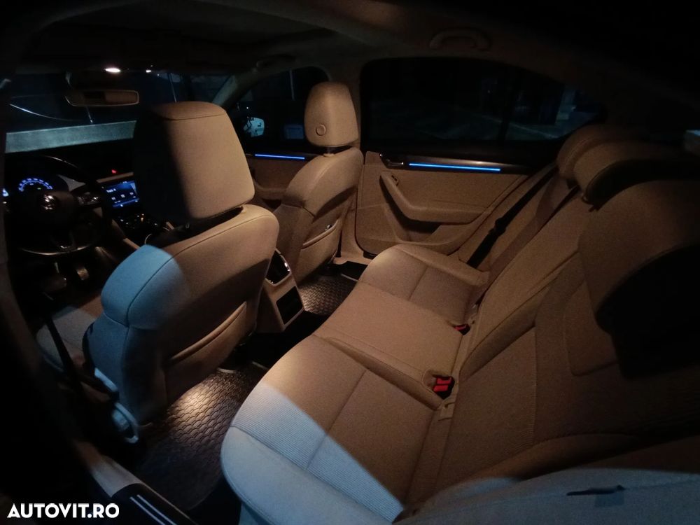 Skoda Octavia 1.6 TDI DSG Style - 12