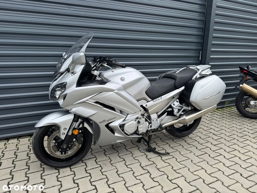 Yamaha FJR - 3