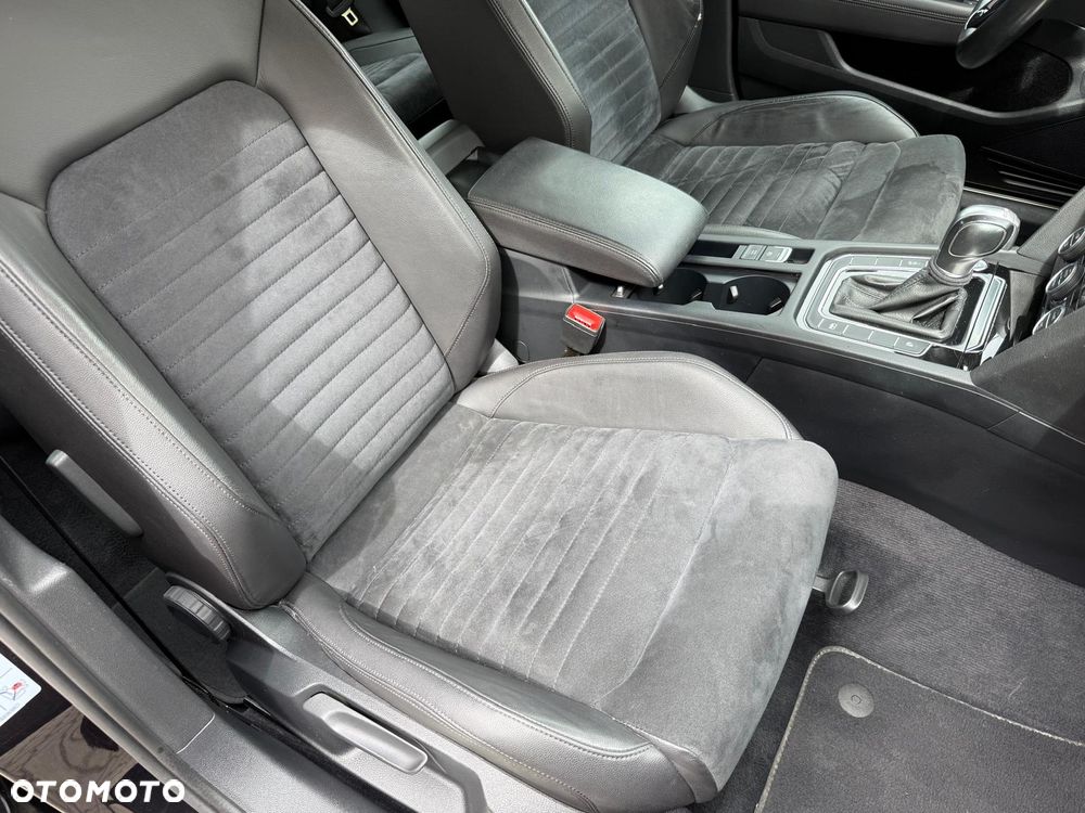 Volkswagen Passat 1.6 TDI SCR DSG - 19