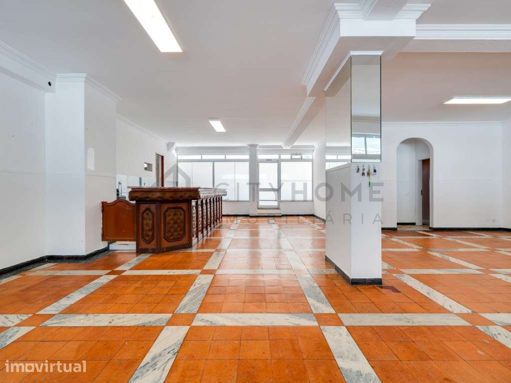 Espaço comercial com piscina e múltiplas possibilidades de negócio ... - Grande imagem: 4/18