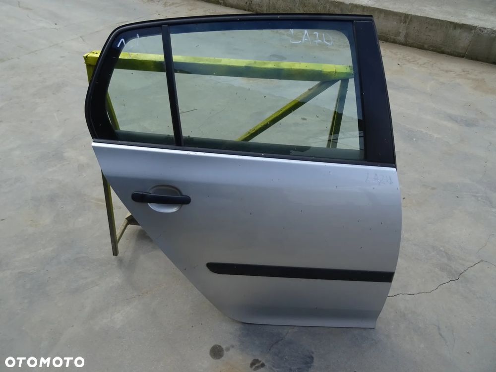 Drzwi  prawy tył VW GOLF V LCA7W  Hatchback Gołe - 1