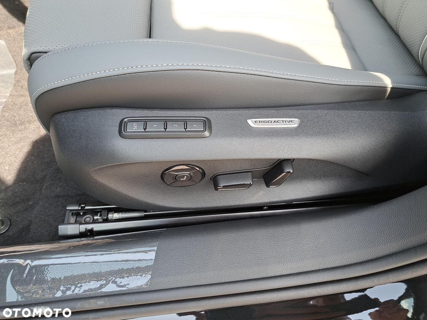 Volkswagen Passat 2.0 TSI Elegance DSG - 24