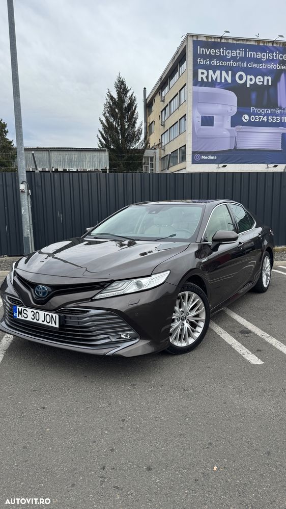 Toyota Camry - 1