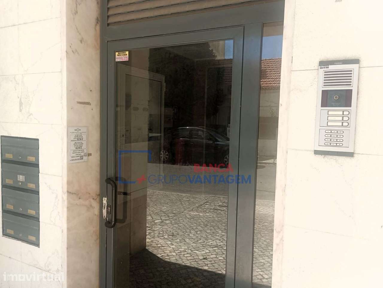 Apartamento T3 com parqueamentos Localizado na Amadora - Grande imagem: 2/30