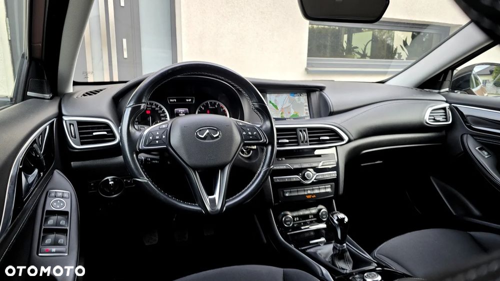 Infiniti Q30 1.6t Business Executive - 23
