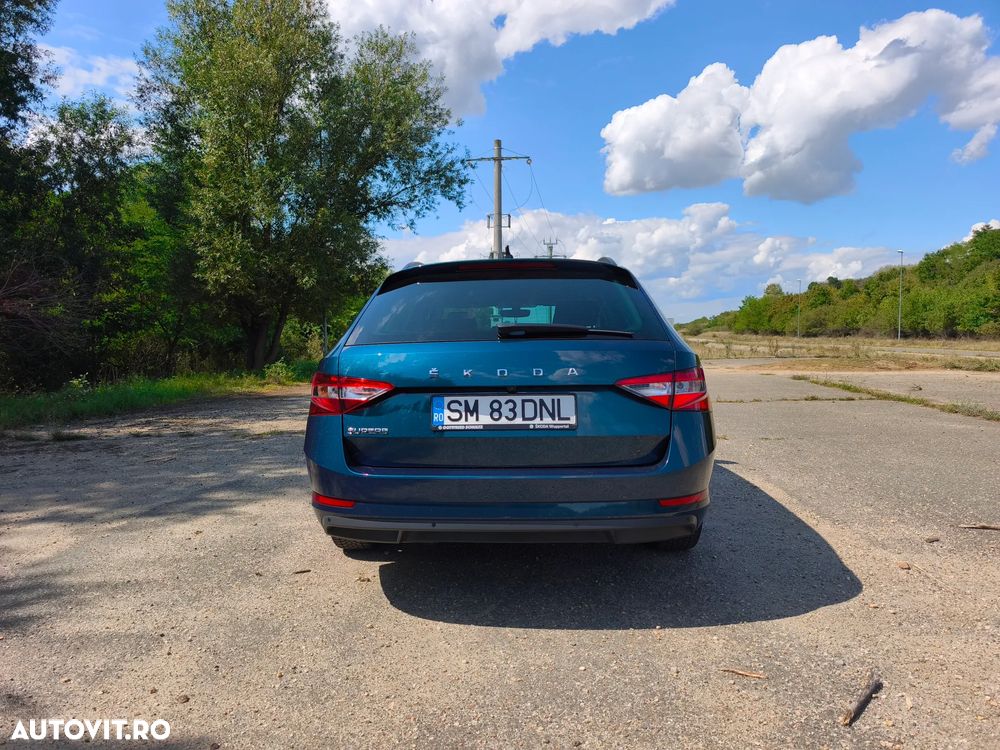 Skoda Superb Combi 2.0 TDI DSG Ambition - 6