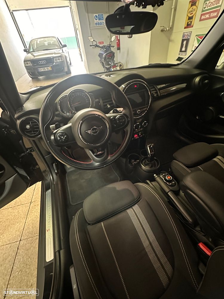 MINI 5 Portas Cooper SD Auto - 23