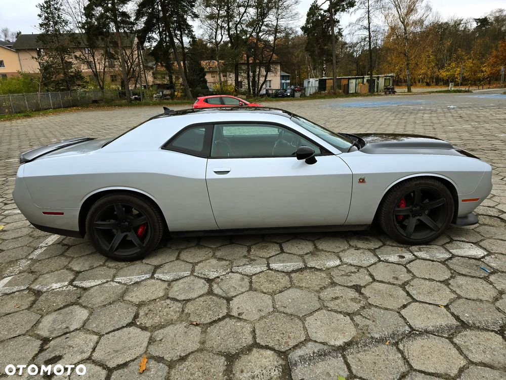 Dodge Challenger - 9